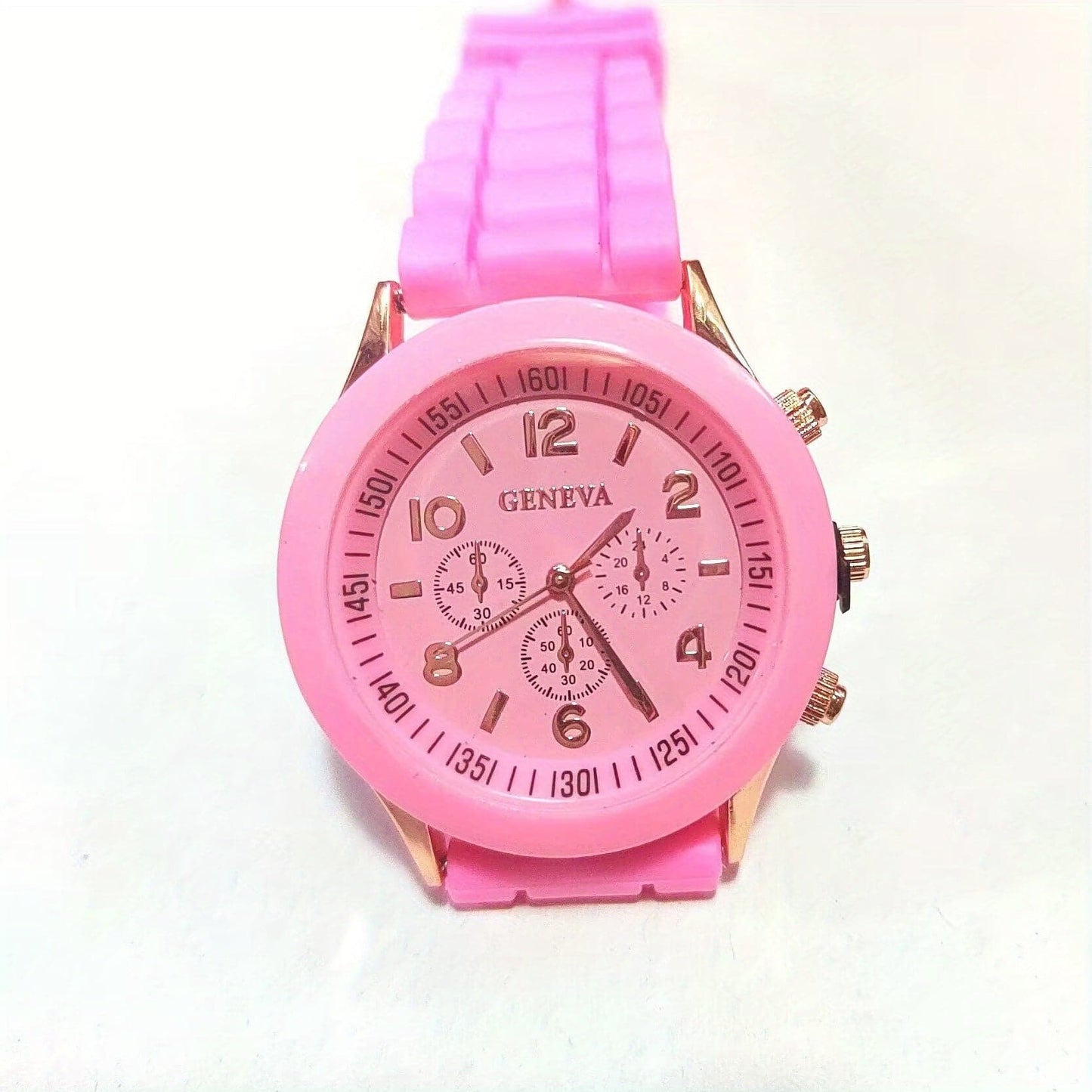 Stylish Round Quartz Watch with Triple Dial & Silicone Band – Unisex Sports Wristwatch