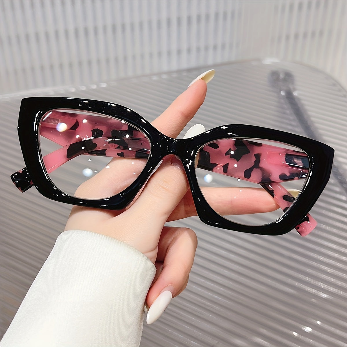 Stylish Vintage Cat Eye Reading Glasses – Retro Charm & Modern Protection