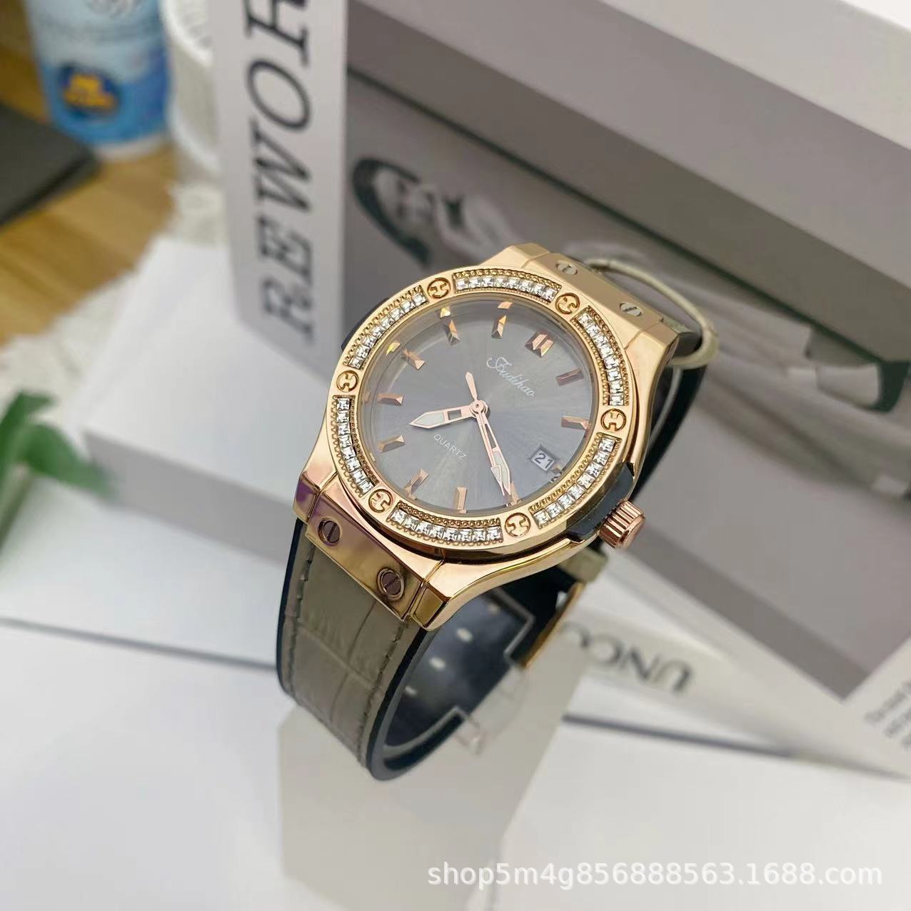 Golden Oak AP Watch – Light Luxury, Versatile Fashion