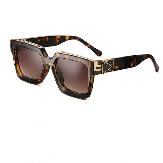 Trendy Small-Frame Sunglasses – Stylish Retro Shades