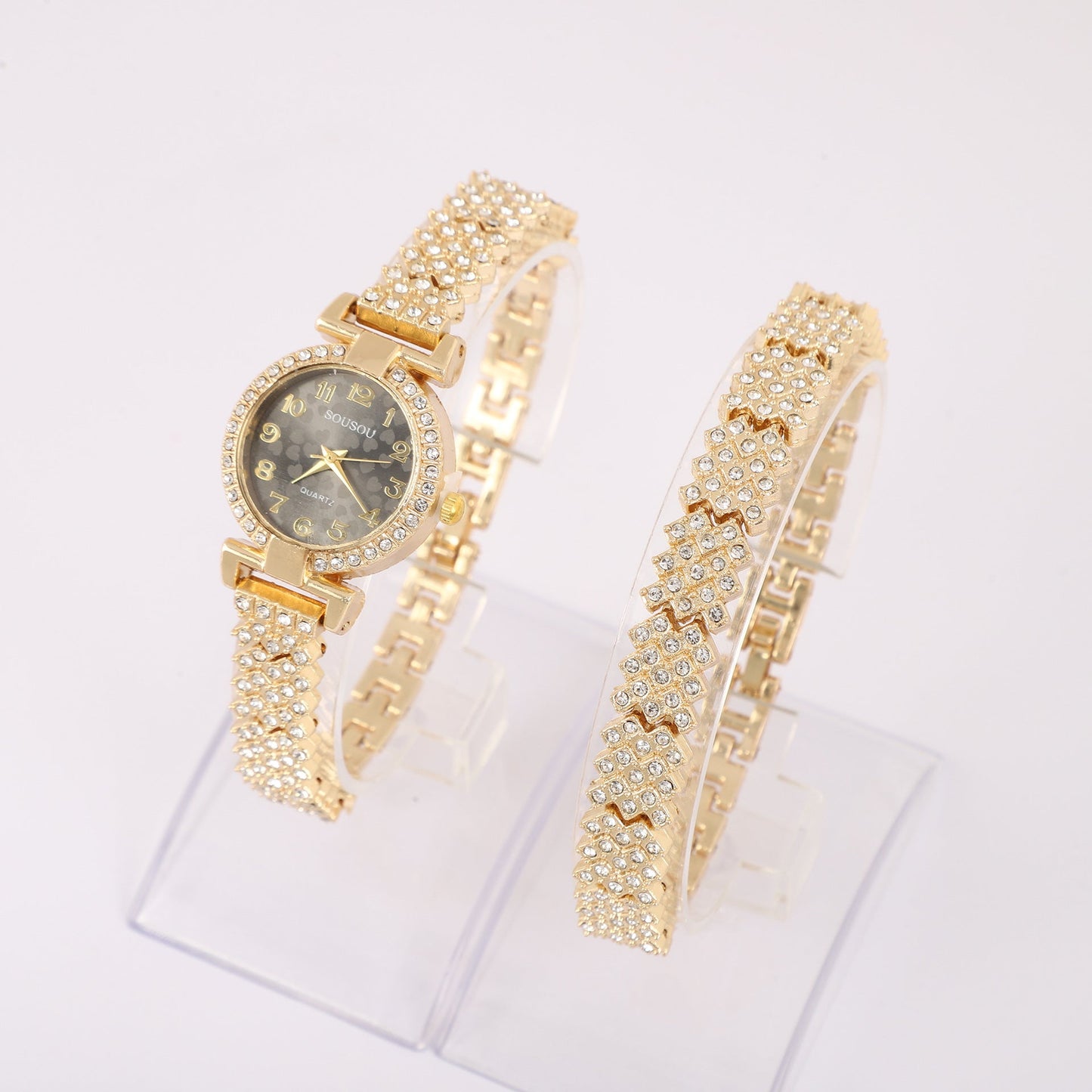 Trendy Women's Alloy Watch – Fashionable Round Dial Quartz Timepiece
